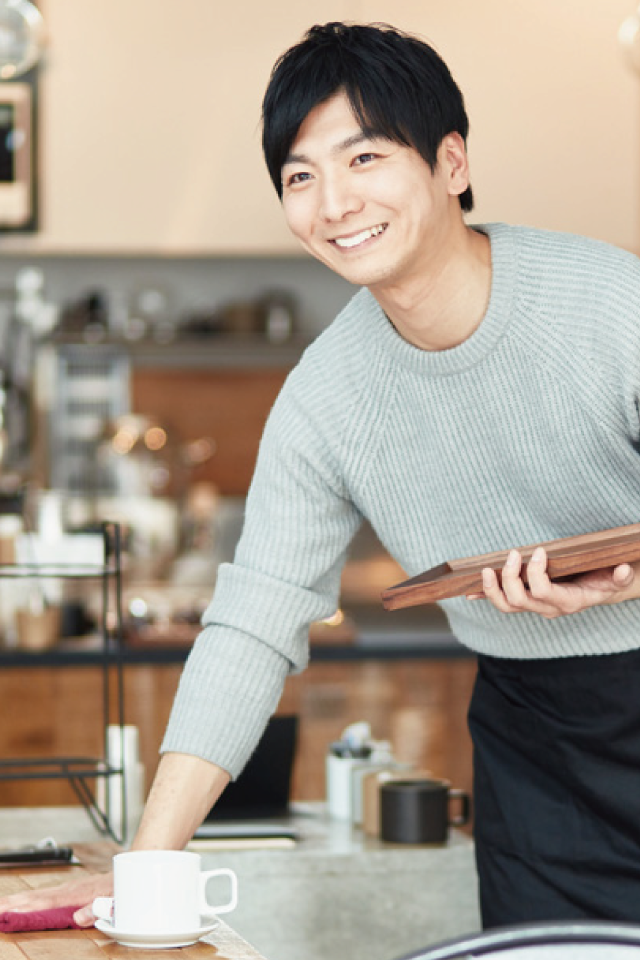 食べ物を扱う店でトイレが汚いと、お客様は同じ水回りである厨房の衛生管理にも疑問をもたれてしまう可能性が高いです。しかし店側でトイレが「清潔であること」を徹底するのは難しいため、トイレクリーン・サービスのプロが定期診断管理を行い、トイレの安全＆衛生を保ちます。デキる店の秘密は、ここにあります！